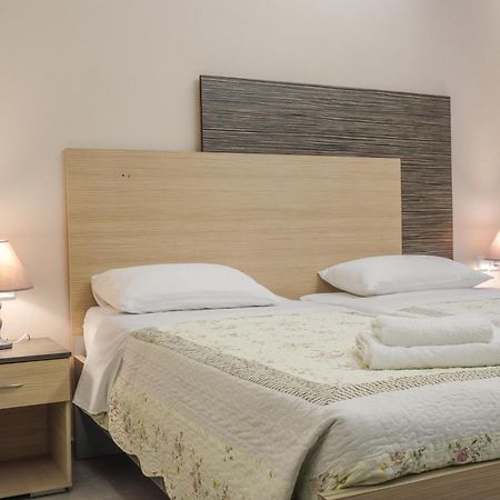 Delfini Beach Hotel & Suites อาร์คานเยโลส ภายนอก รูปภาพ
