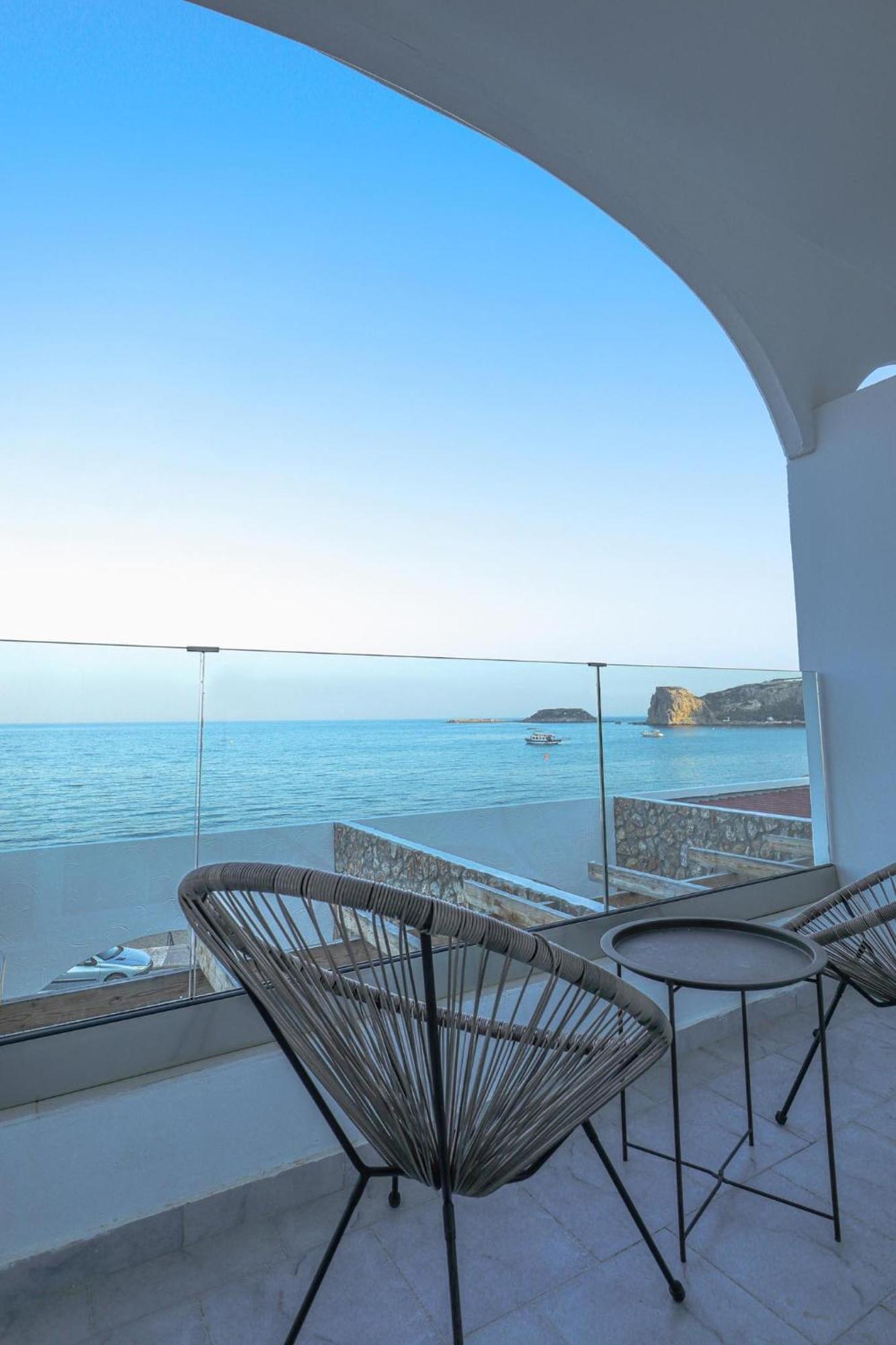Delfini Beach Hotel & Suites อาร์คานเยโลส ภายนอก รูปภาพ
