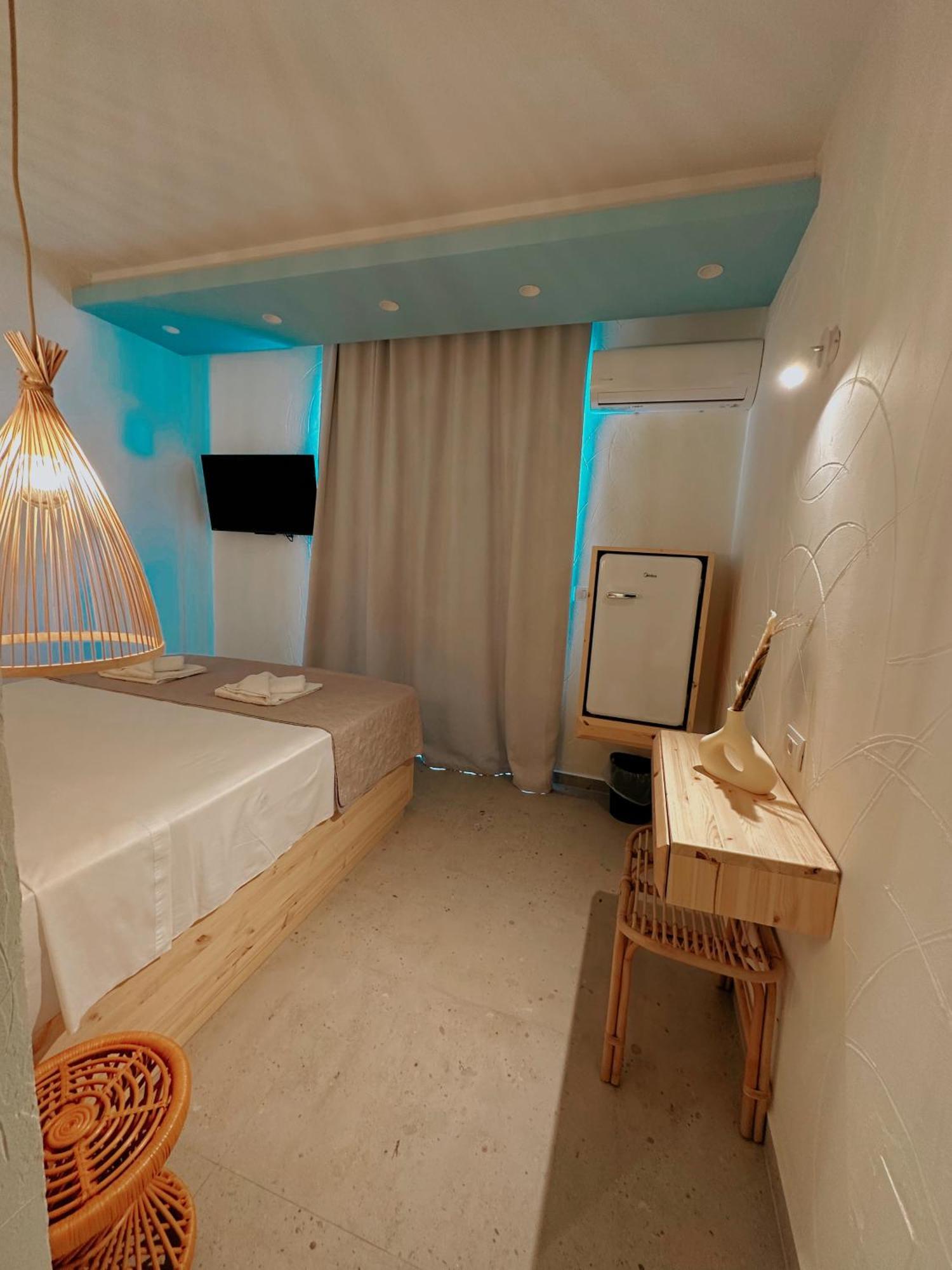 Delfini Beach Hotel & Suites อาร์คานเยโลส ภายนอก รูปภาพ